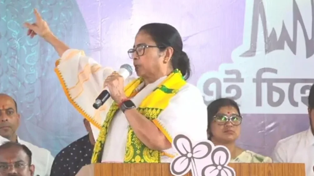 বিজেপি ক্ষমতায় এলে একনায়কতন্ত্র চলবে দেশে: সর্তক করলেন মমতা