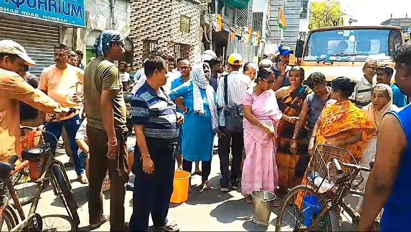 জলের দাবিতে অবরোধ হাওড়ায়