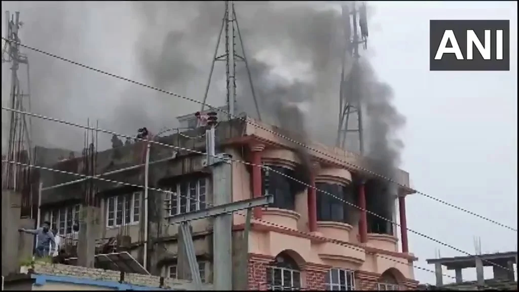 শিলচরে কম্পিউটার সেন্টারে ভয়াবহ আগুন, বেশ কয়েকজন পড়ুয়ার আটকে থাকার আশঙ্কা