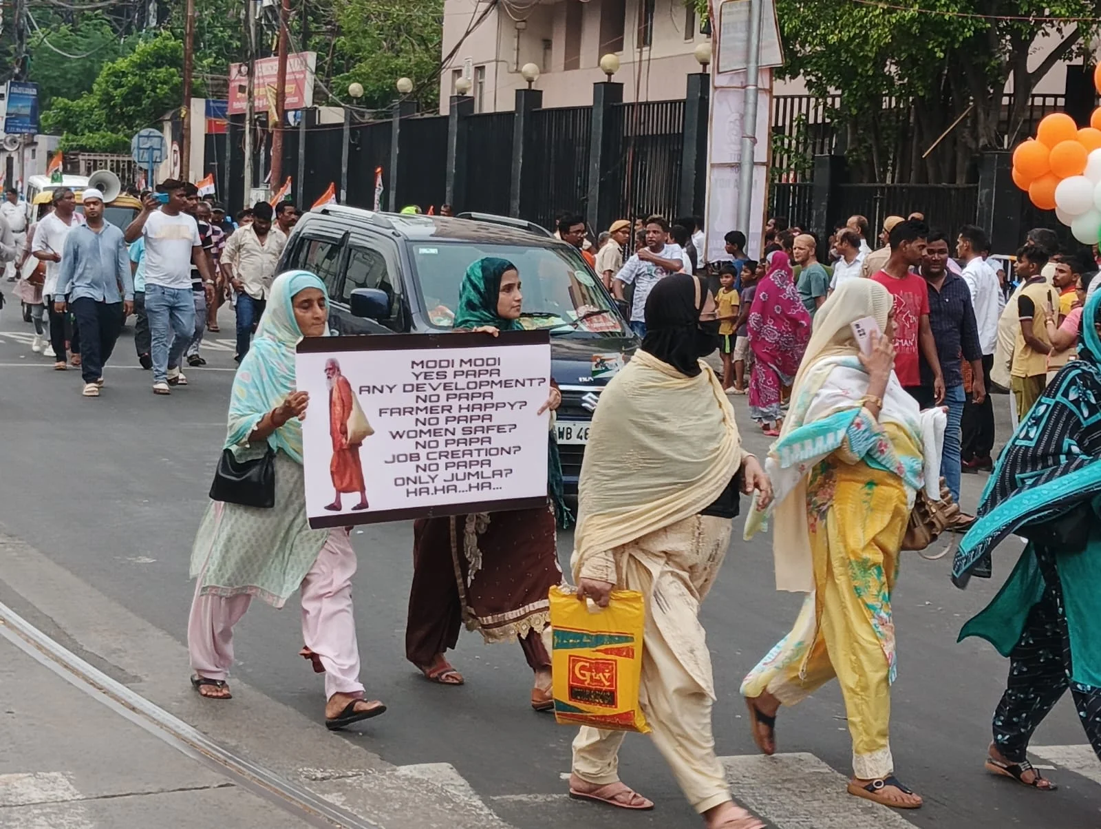 মমতার আজকের মিছিলের ফটো গ্যালারি