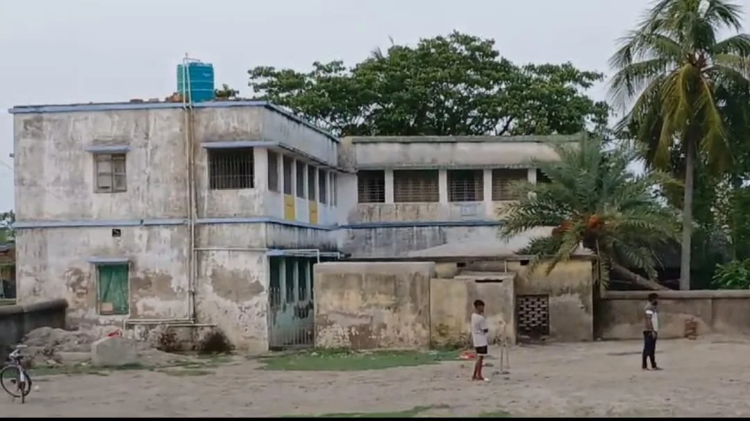 সন্দেশখালির স্কুলে বিনা অনুমতিতে  অসম ও  গৌহাটির দুই বিজেপি নেতাকে নিয়ে মিটিং, দায়ের মামলা