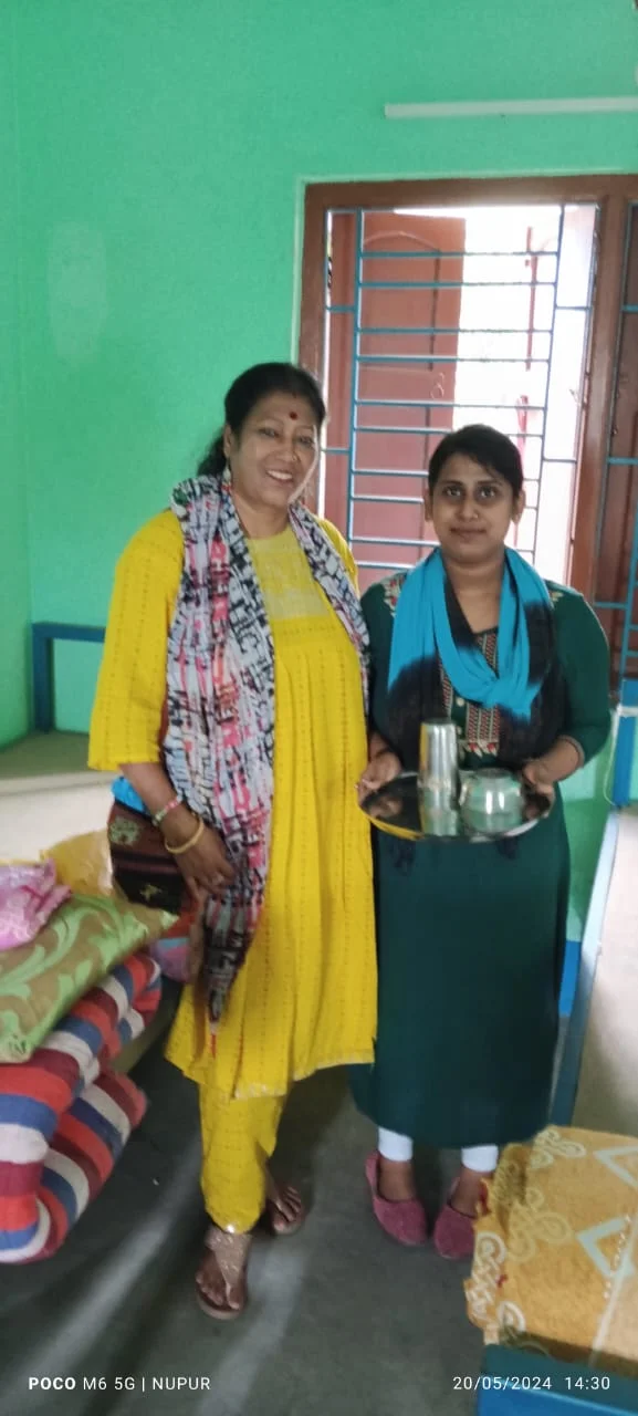 গার্হস্থ্য হিংসার শিকার নির্যাতিতার পাশে দাঁড়ালো 'মধ্যমগ্রাম সৃষ্টির পথে' স্বেচ্ছাসেবী সংস্থা