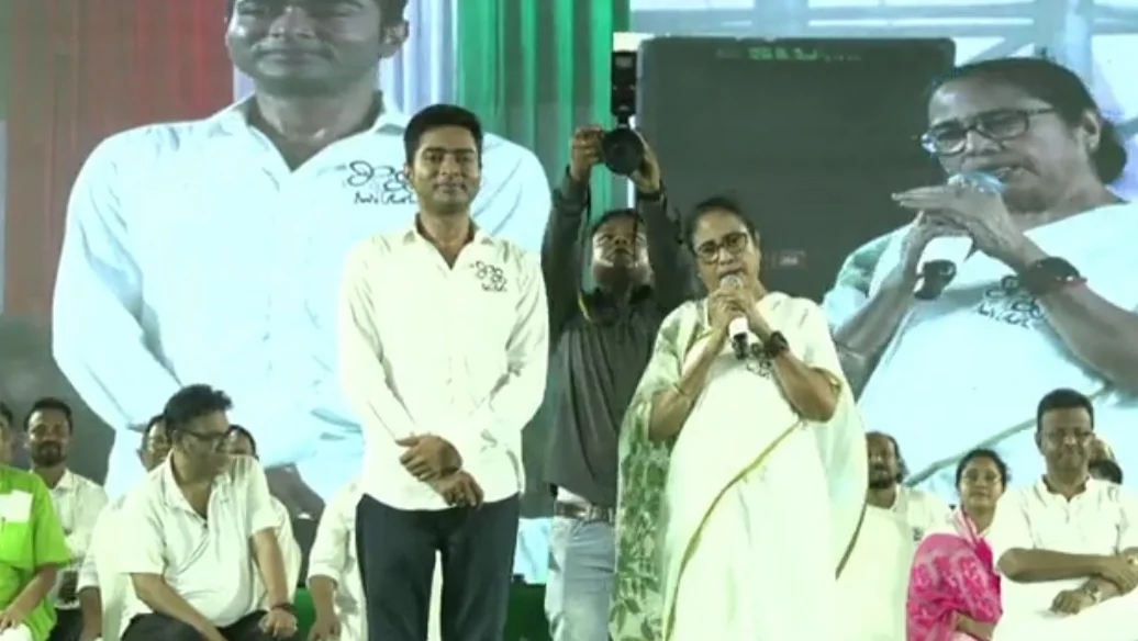 অভিষেককে গ্রেফতার করে দেখাও? কত জেল আছে দেখব: চ্যালেঞ্জ ছুড়লেন মমতা