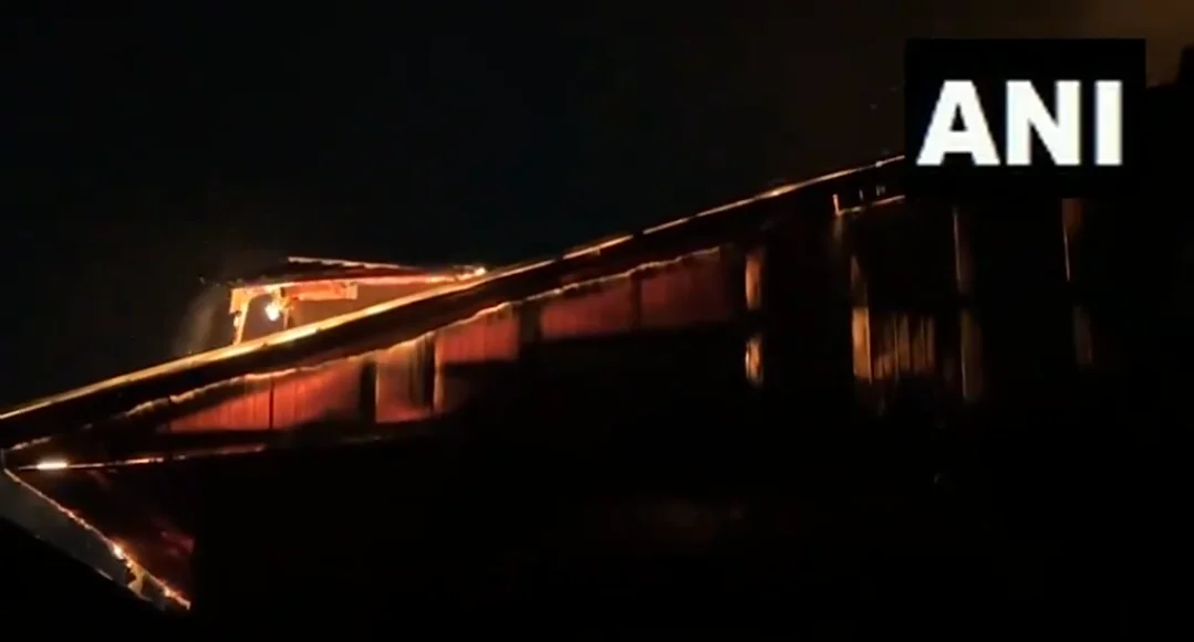 অনন্তনাগে ইসলামিক রিসার্চ ইনস্টিটিউটে ভয়াবহ অগ্নিকাণ্ড