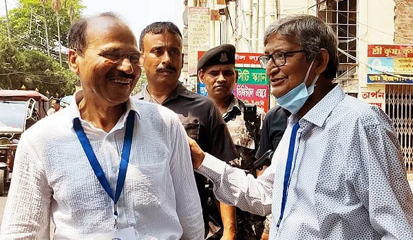 বিক্ষিপ্ত ঘটনা ছাড়া শান্তিপূর্ণভাবে ভোট বহরমপুরে