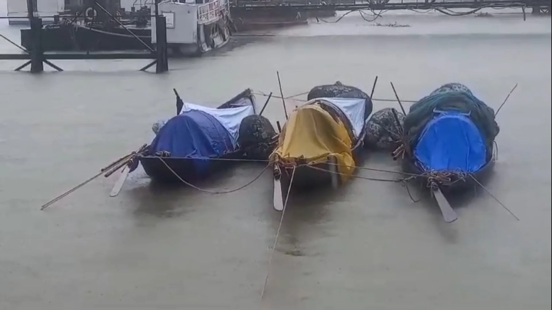 ঘূর্ণিঝড় রেমালের প্রভাব হাওড়াতে, অবিরাম বৃষ্টি