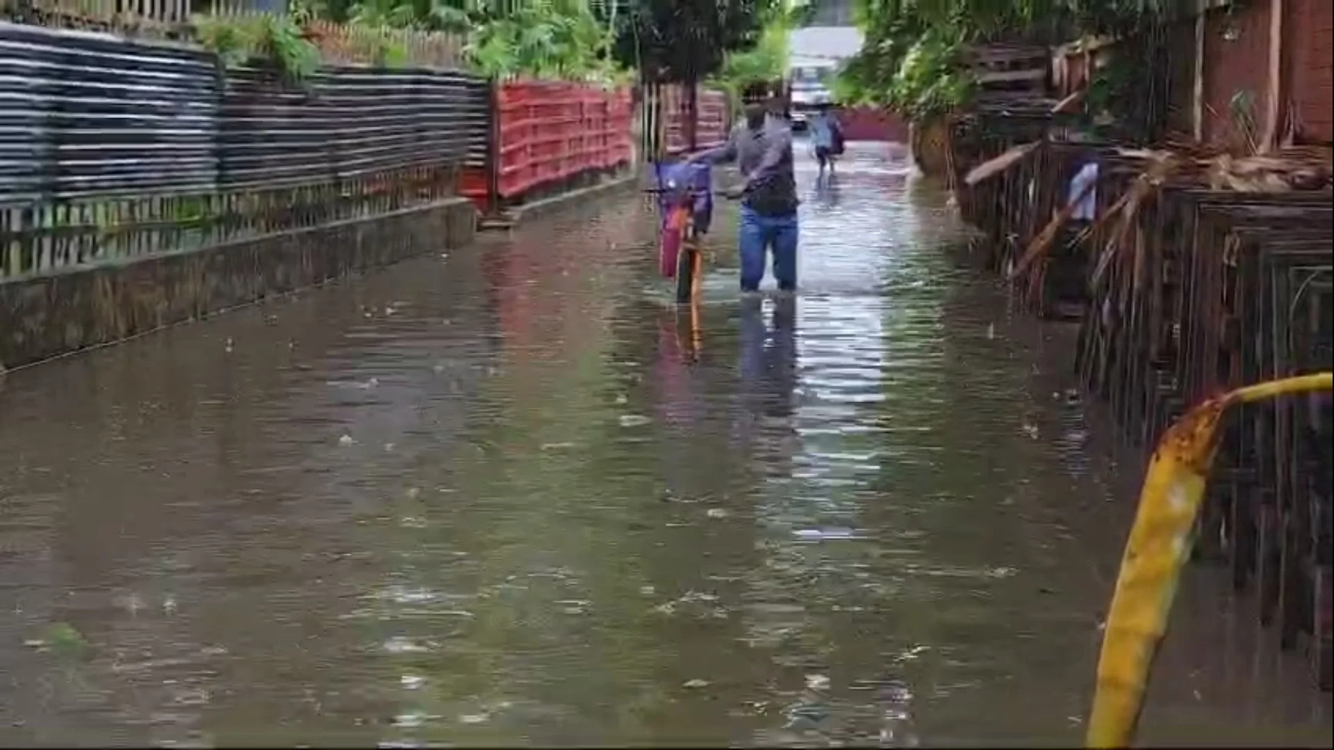 রেমালের প্রভাবে জলমগ্ন হাওড়ার বেশকিছু এলাকা