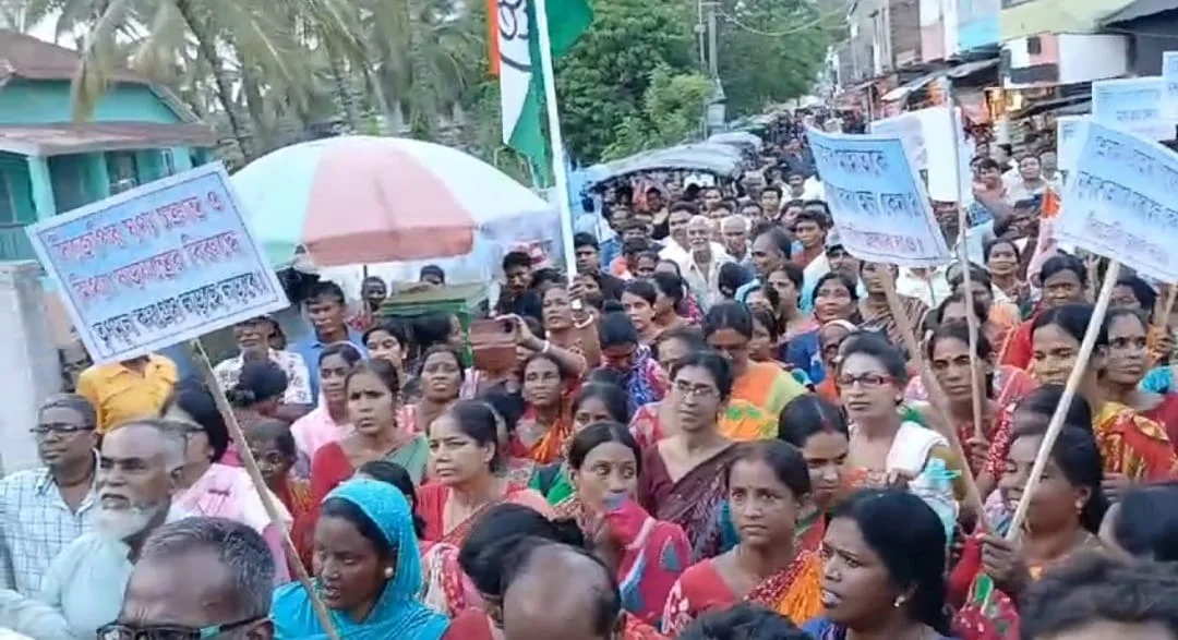 সন্দেশখালিতে তৃণমূল নেতাকে মারধরের অভিযোগে ধিক্কার মিছিল