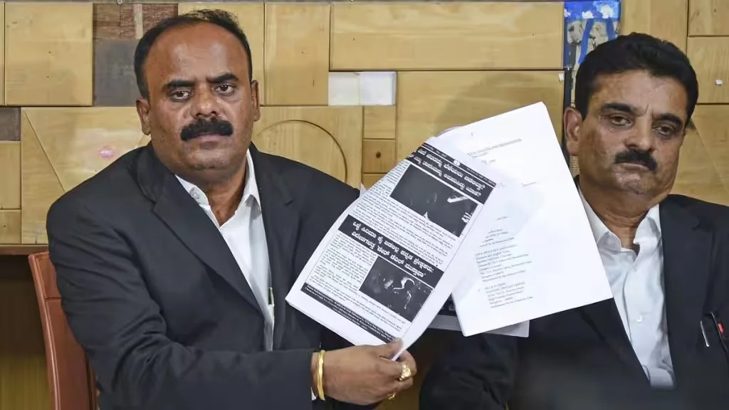 প্রজ্বলের ‘সেক্স ভিডিয়ো’  ফাঁস কাণ্ডে গ্রেফতার বিজেপি নেতা