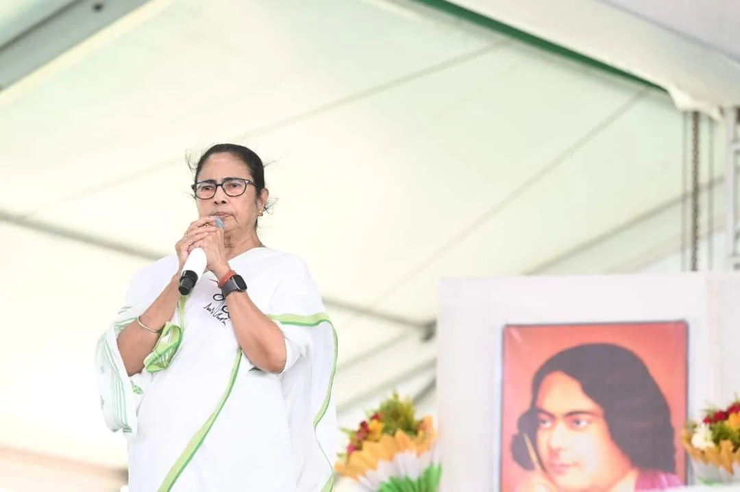 দল আসল, ব্যক্তি আসল নয়: দলেরই বিধায়ককে তিরস্কার মমতার