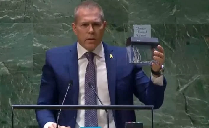 ফিলিস্তিনকে সদস্যপদ: ক্ষোভে রাষ্ট্রসংঘের সনদ ছিঁড়ে টুকরো করলেন ইসরাইলি রাষ্ট্রদূত