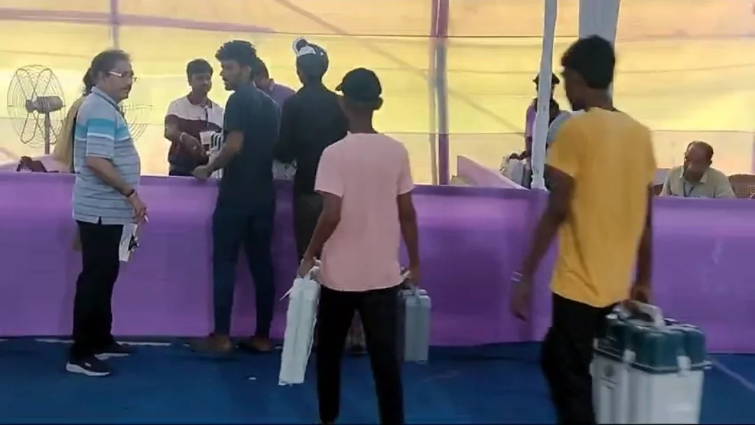 আগামীকাল ভোট গ্রহণ, জোর তৎপরতা
