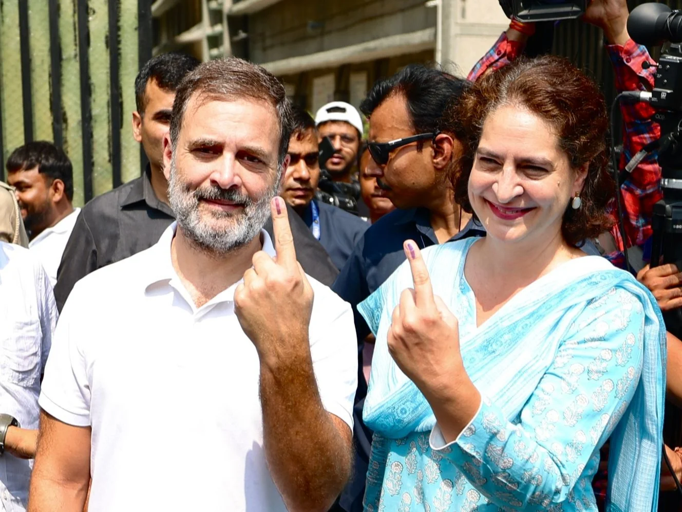 মুঝে ইস বাত পর গর্ব হ্যায়: ভোট দিয়ে বললেন প্রিয়াঙ্কা
