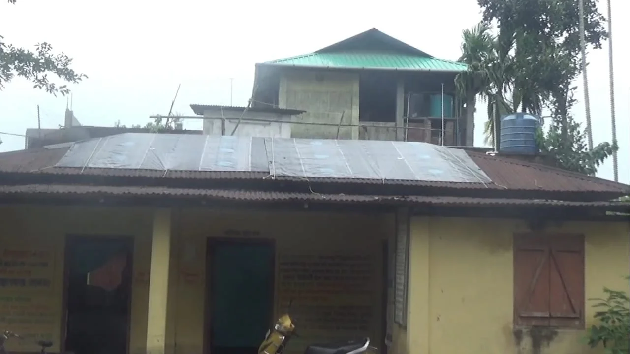 ডুয়ার্স: বেহাল অবস্থায় রাষ্ট্রপতির হাতে পুরস্কার পাওয়া স্বাস্থ্যকর্মীর স্বাস্থ্যকেন্দ্র