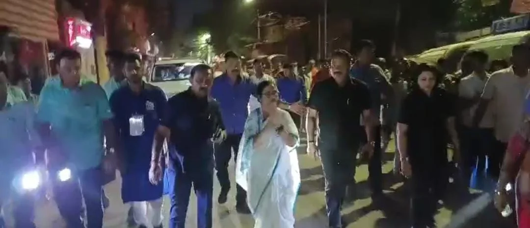 হাওড়ায় তৃণমূল প্রার্থী প্রসূন বন্দ্যোপাধ্যায়ের সমর্থনে পদযাত্রা মমতা বন্দ্যোপাধ্যায়ের