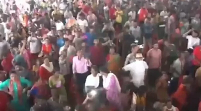 বারুইপুরে প্রচারে এসে প্রধানমন্ত্রীর মুখে কবিগুরুর কবিতা, বাংলায় ভাষায় উচ্চারণ বিভ্রাটে ক্ষমা চাইলেন প্রধানমন্ত্রী