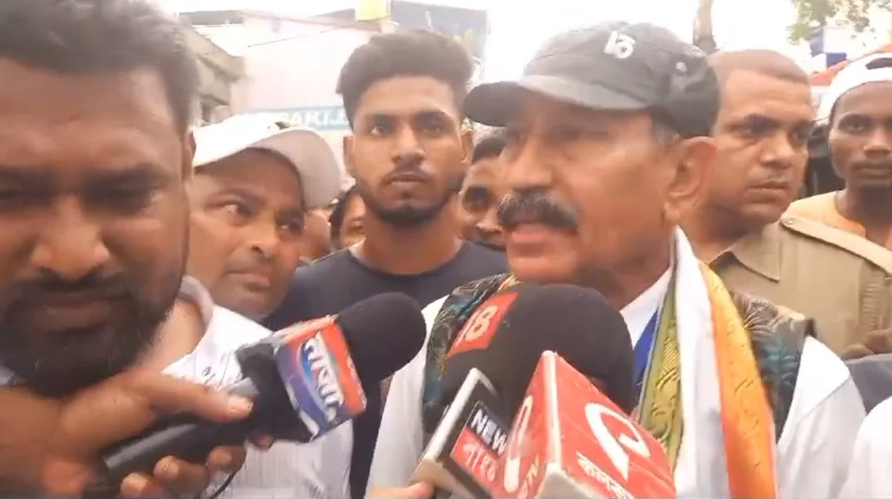 হাওড়া: উত্তেজনা বালি সহ লিলুয়াতে, ভোট দিলেন প্রসূন বন্দ্যোপাধ্যায়, রথীন চক্রবর্তী, মনোজ তিওয়ারি