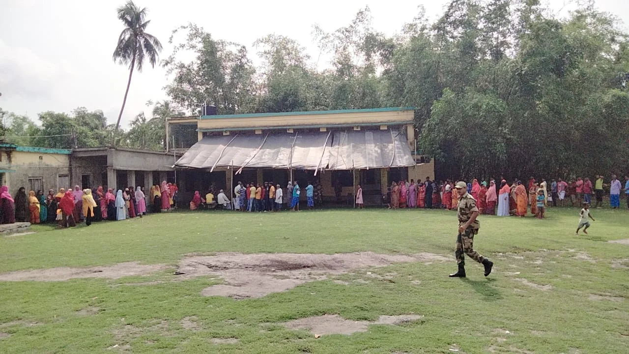 'অশান্তির' শাসনে শান্তিতে ভোট