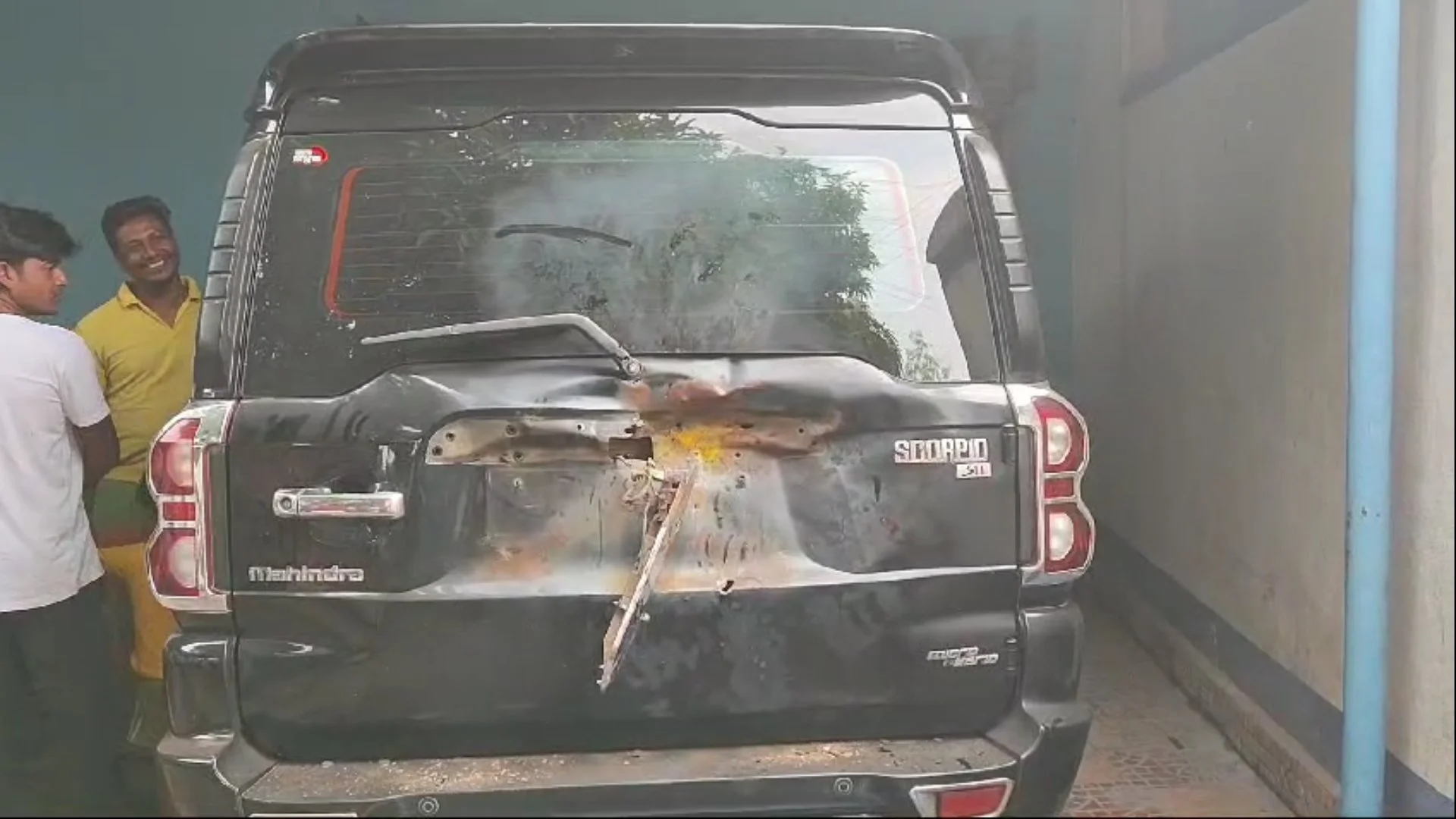 ভোট পরবর্তী হিংসা: তৃণমূলের প্রাক্তন কাউন্সিলরের বাড়িতে বোমাবাজির অভিযোগ