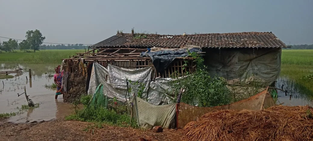 প্রবল বর্ষণের জেরে জলমগ্ন জয়নগরের তিলপি গ্রাম