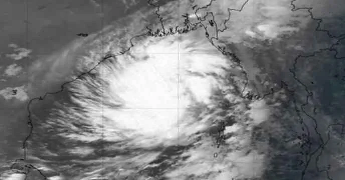 অতি সক্রিয় ঘূর্ণিঝড় ডানা, ল্যান্ডফল কখন? কলকাতায় জারি কমলা সতর্কতা