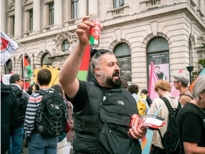 ‘জেনোসাইড-ফ্রি’ গাজা কোলার ব্যাপক আলোড়ন লন্ডনে