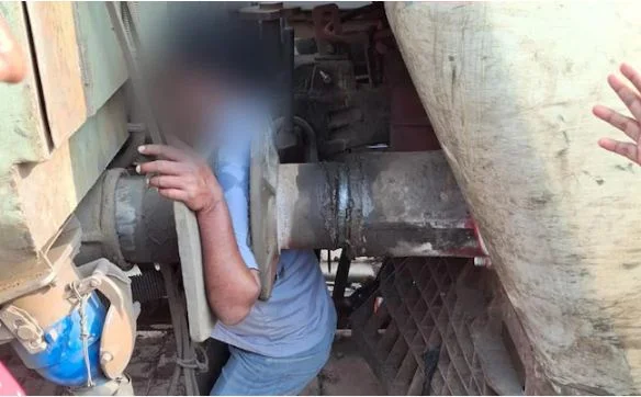 ট্রেনের চাপে পিষ্ট হয়ে মৃত্যু রেলকর্মীর, শুরু তদন্ত