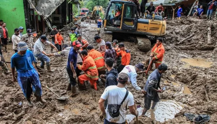 বন্যা-ভূমধিসে ইন্দোনশেয়িায় নহিত ২০