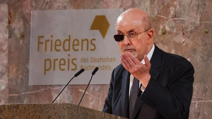 কুখ্যাত ‘স্যাটানিক ভার্সেস’-এর উপর নিষেধাজ্ঞা প্রত্যাহার করল দিল্লি হাইকোর্ট