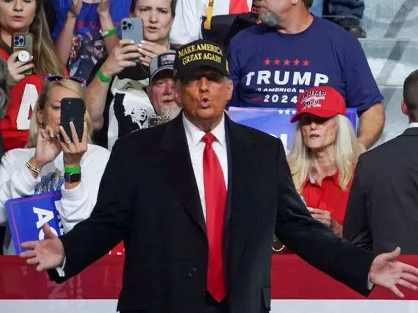 'সম্পূর্ণ পাগলামি', ইউক্রেনের সমালোচনায় ট্রাম্প