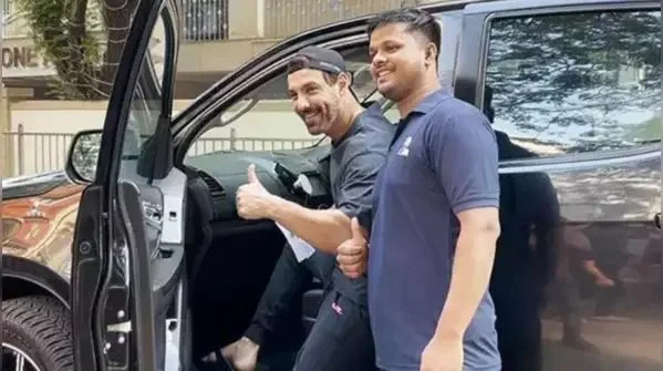 ১১টা পর্যন্ত ভোট পড়ল ১৮ শতাংশ , মহারাষ্ট্রে ভোট দিলেন এক ঝাঁক তারকা