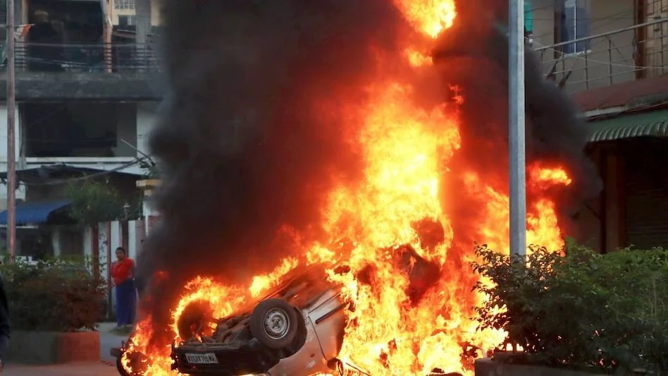 অগ্নিগর্ভ মণিপুরে মুখ্যমন্ত্রীর বাড়িতে হামলা, টালমাটাল পরিস্থিতি