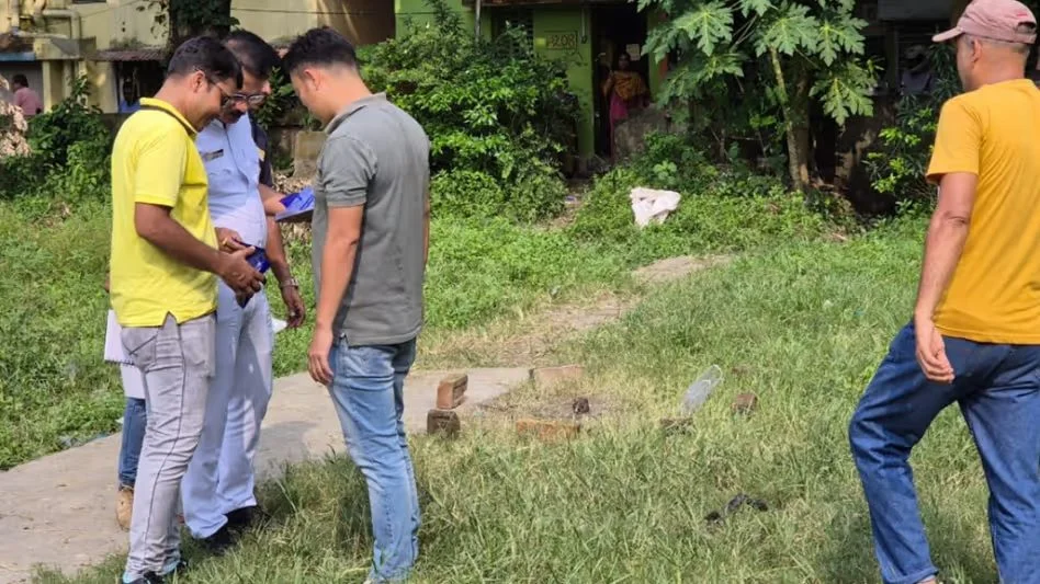 বল ভেবে খেলতে গিয়ে পাটুলিতে বোমা বিস্ফোরণ, জখম কিশোর