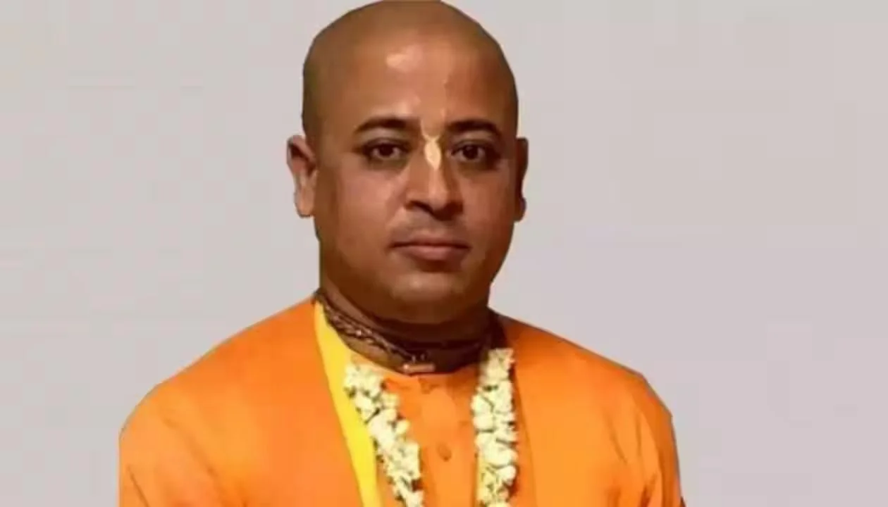 চিন্ময় দাসকে নিয়ে দ্বিধা-বিভক্ত বাংলাদেশের হিন্দুরা