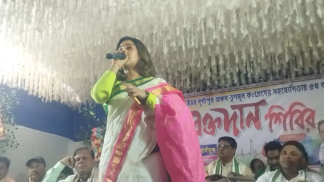 জয়নগরে রক্তদান শিবিরের রক্তদানের গুরুত্ব তুলে ধরলেন অভিনেত্রী সায়ন্তিকা