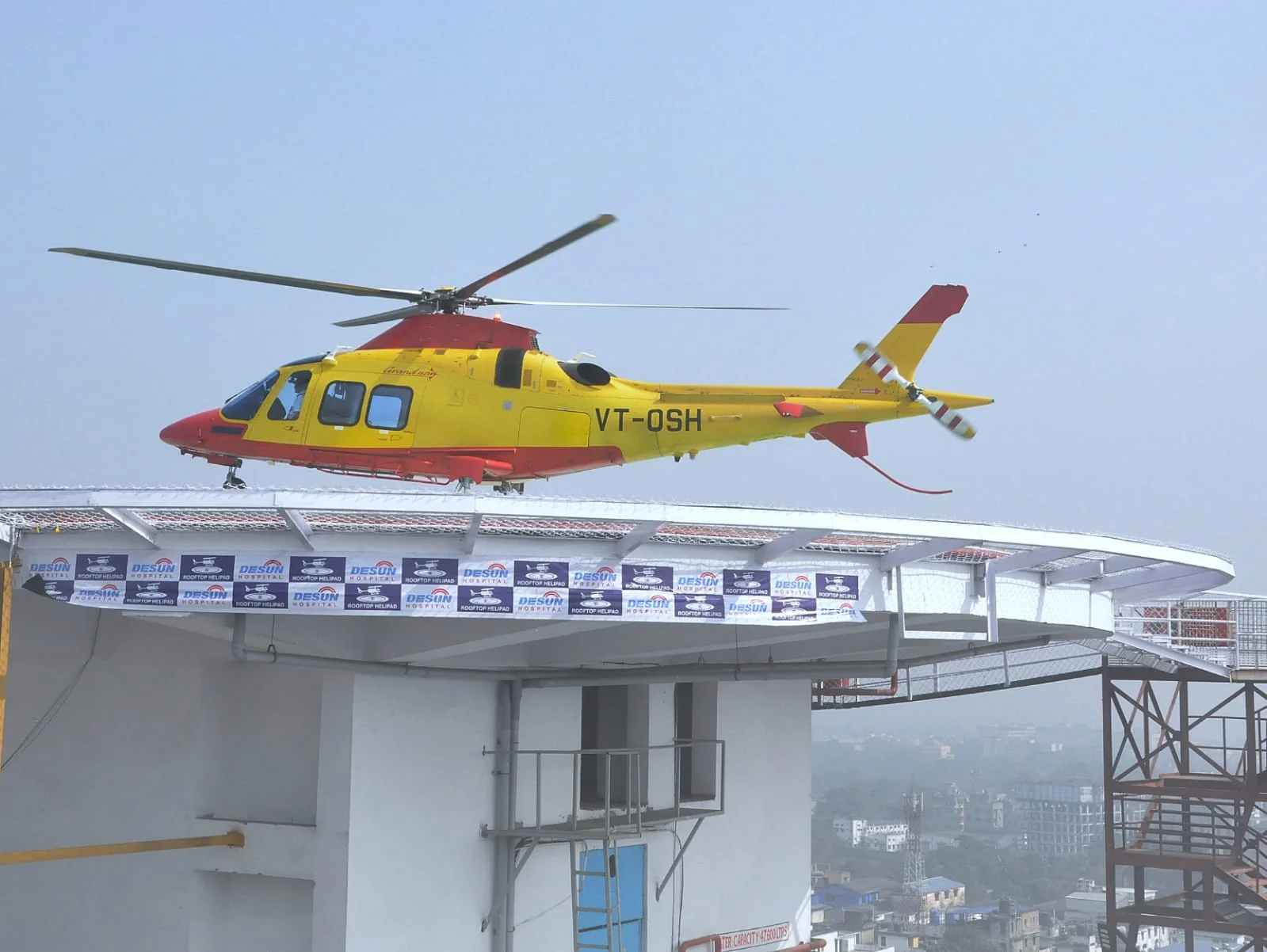 এবার কলকাতার হাসপাতালে ছাদে নামবে অ্যাম্বুলেন্স-হেলিকপ্টার
