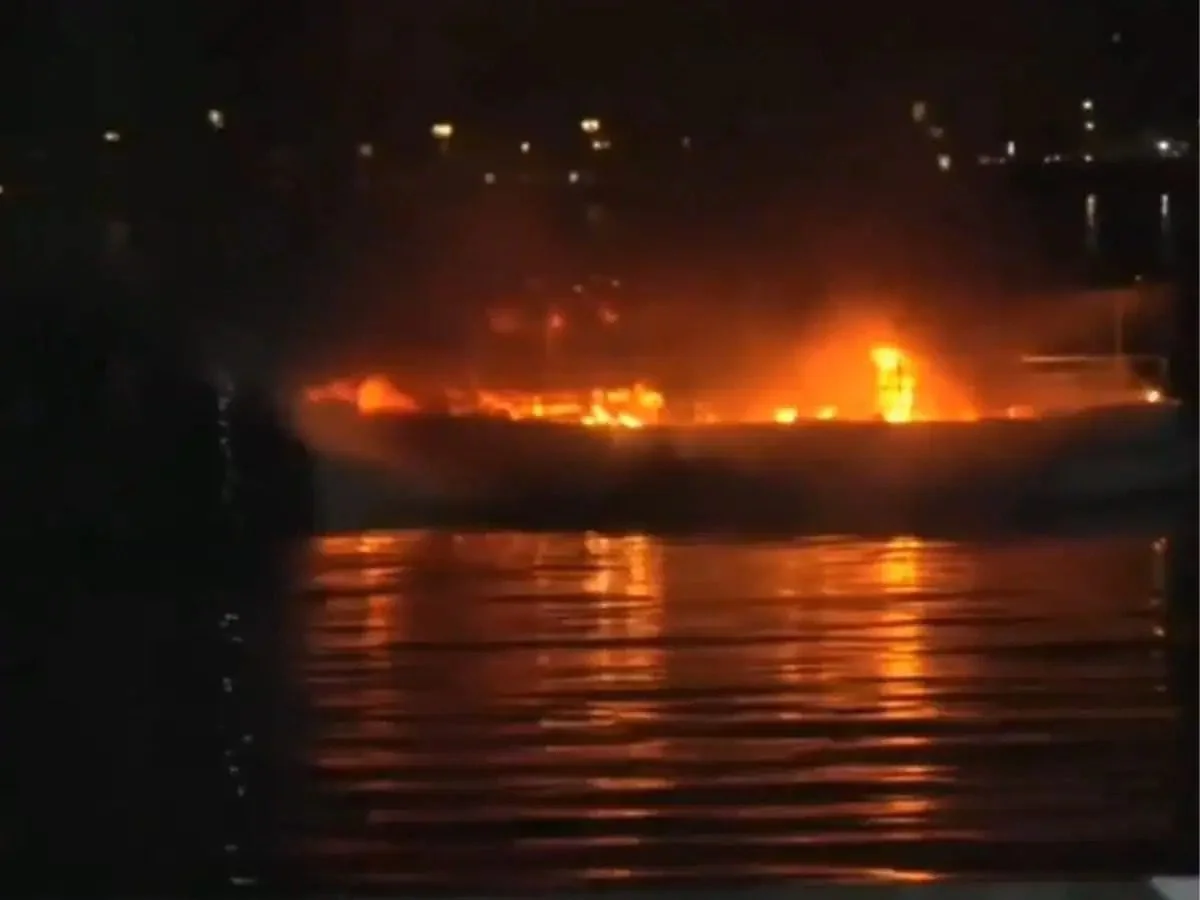 আতশবাজি থেকে অগ্নিকাণ্ড, আহত ৪