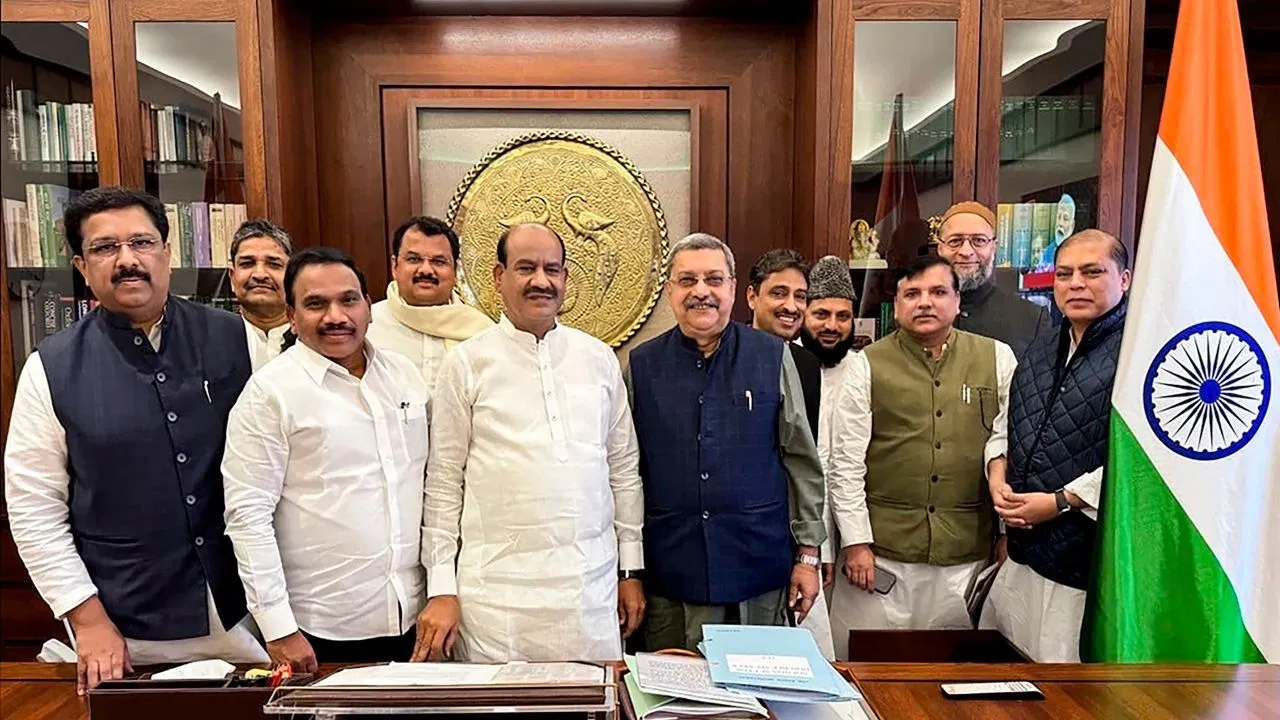 ওয়াকফ সংশোধনী বিল: লোকসভা স্পিকারকে রিপোর্ট পেশ জগদম্বিকার