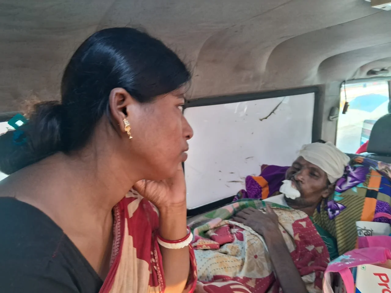 বাঘের কামড়ে আহত, ৬ মাস ধরে মৃত্যুর সঙ্গে লড়াই করে বাড়ি ফিরলেন হরিপদ