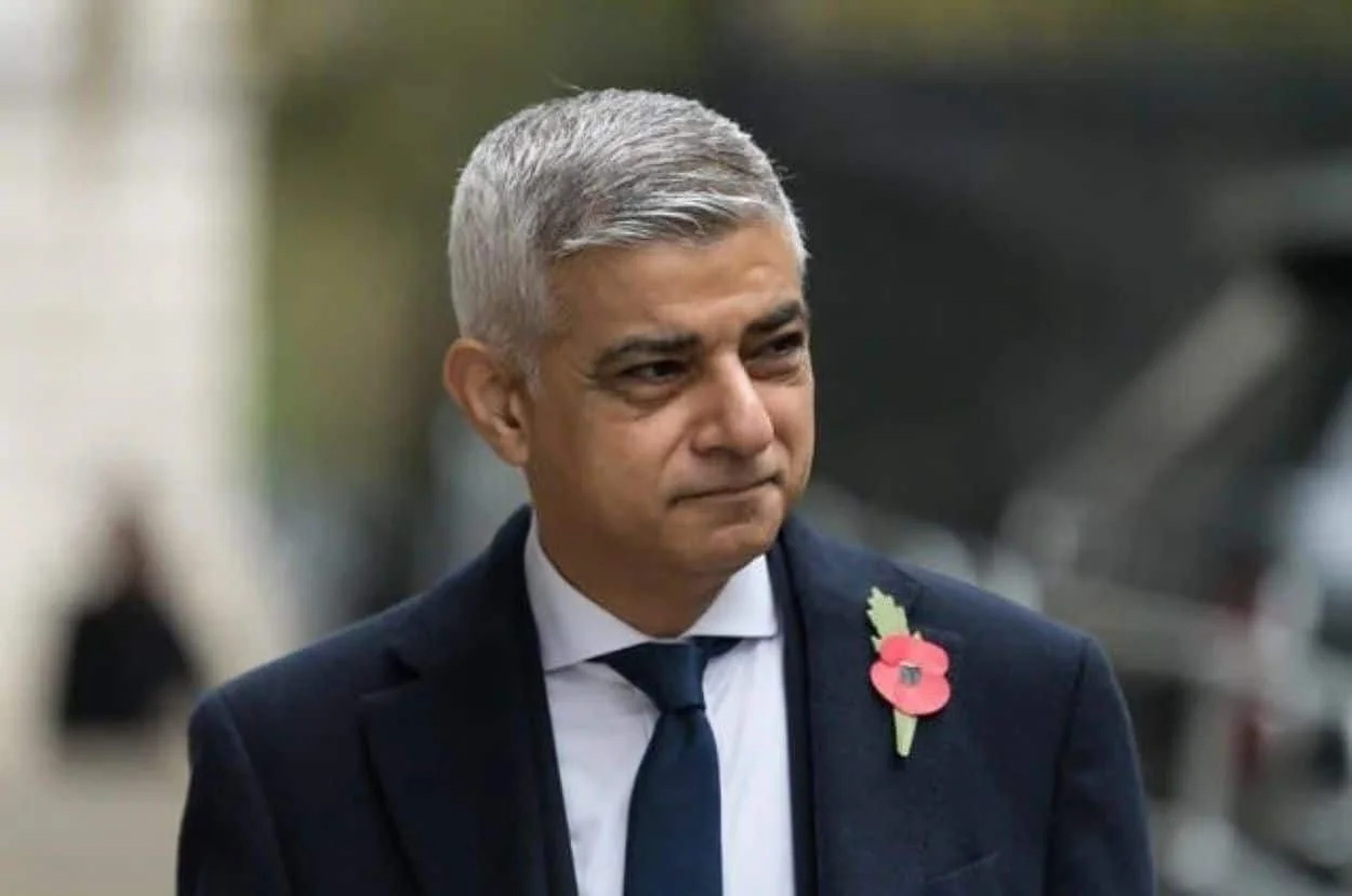 লন্ডনের মেয়র সাদিক খানকে নাইটহুড সম্মান