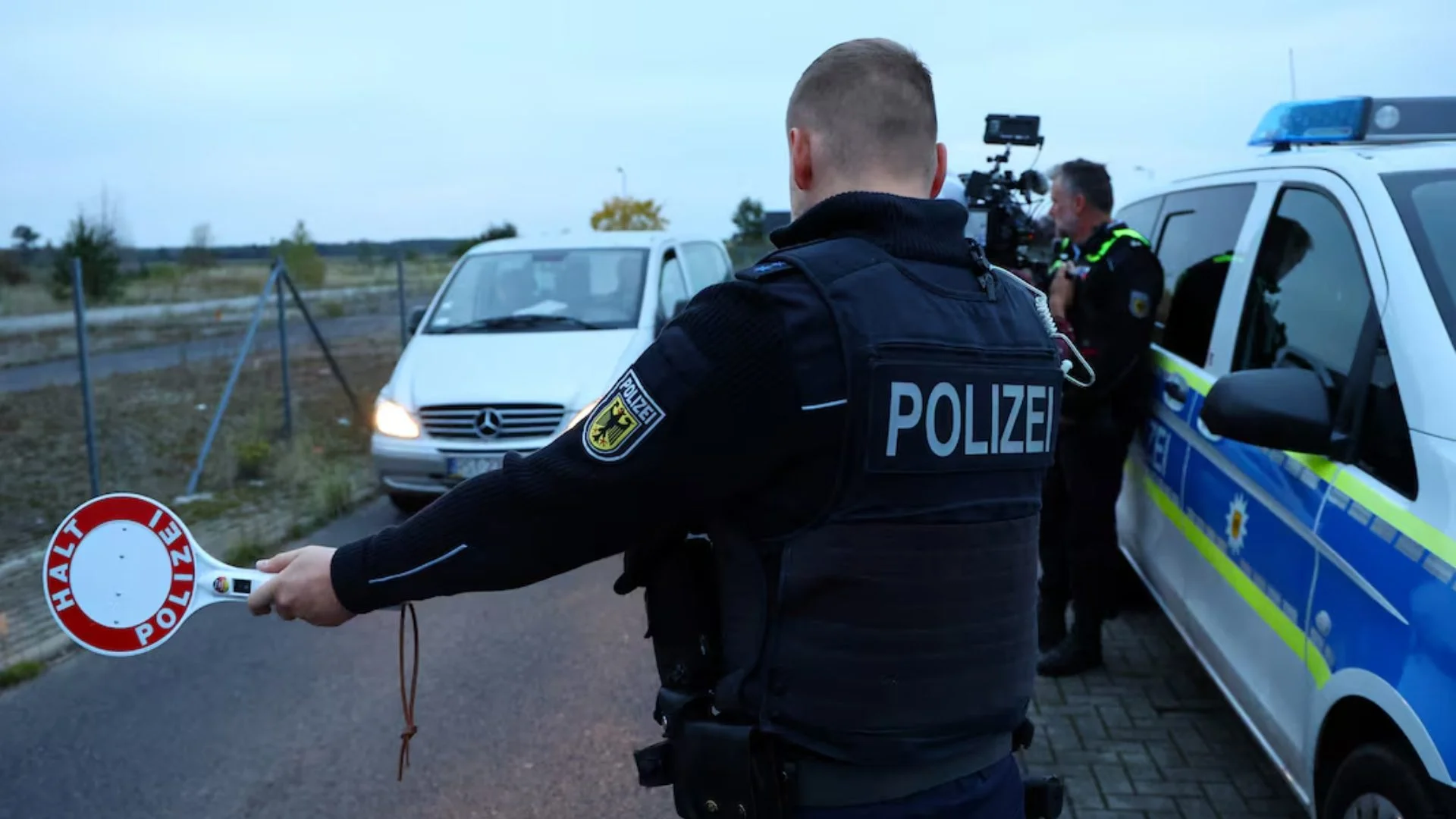 অবৈধ অভিবাসী: কড়া হচ্ছে জার্মানি