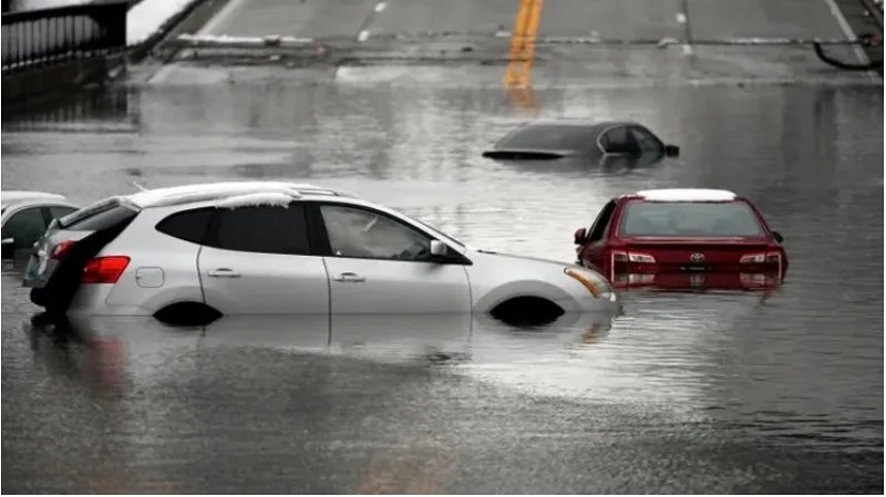আমেরিকায় ভয়াবহ বন্যা, নিহত ৯, বিদ্যুৎহীন প্রায় ৫ লাখ মানুষ