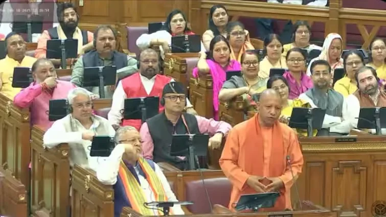 'উর্দু পড়িয়ে বাচ্চাদের মৌলবি বানাতে চান'? বিধানসভায় সপা নেতাকে কদর্য আক্রমণ যোগীর