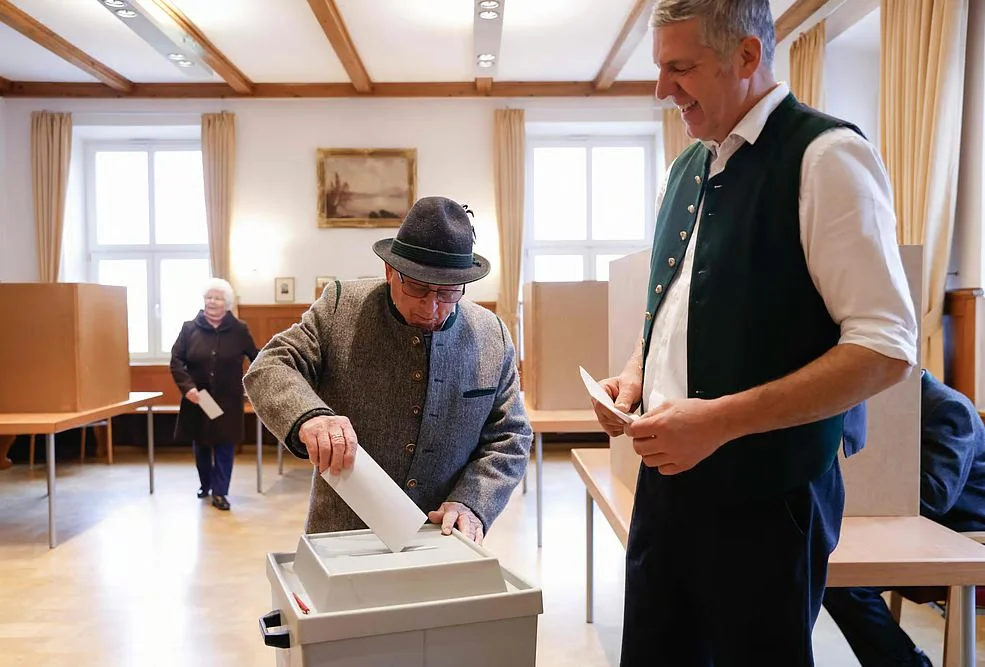 জার্মানিতে চলছে ২১তম সাধারণ নির্বাচনের ভোট গ্রহণ