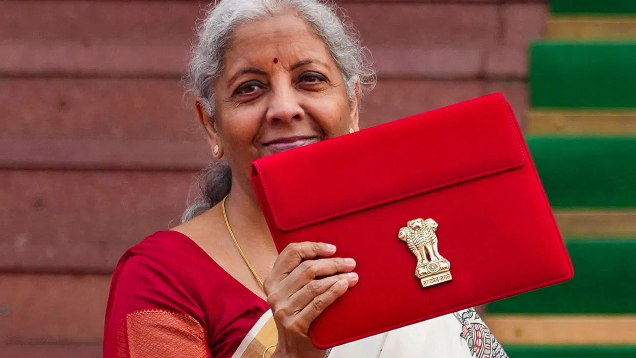 বাজেটে স্বাস্থ্যখাতে বড় ঘোষণা: প্রতিটি জেলায় তৈরি হবে ক্যানসার সেন্টার