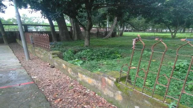 ওয়াকফ সম্পত্তির অন্তর্ভুক্ত কবরস্থানের সীমানা প্রাচীর নির্মাণে বাধা জামালপুরে