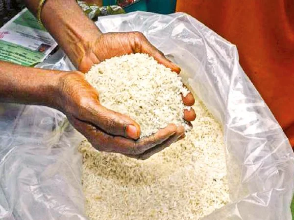 দেশে প্রথম: রেশনের চালের পুষ্টিগুণ বজায় রাখতে বিদেশি সংস্থার সঙ্গে চুক্তি রাজ্য সরকারের