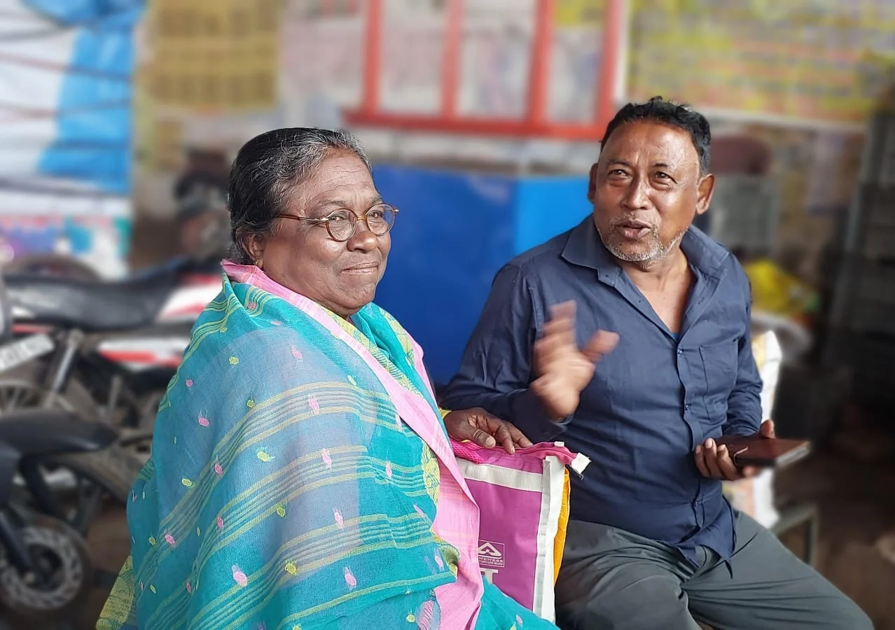 ফুটপাতের দোকানে চা পান করছেন রাষ্ট্রপতি! চোখ কচলালেন অনেকেই