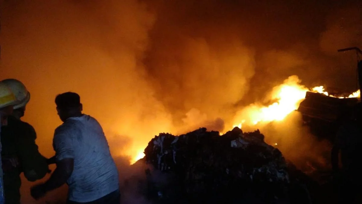 নারকেলডাঙ্গা বস্তিতে ভয়াবহ অগ্নিকাণ্ড, মৃত ১