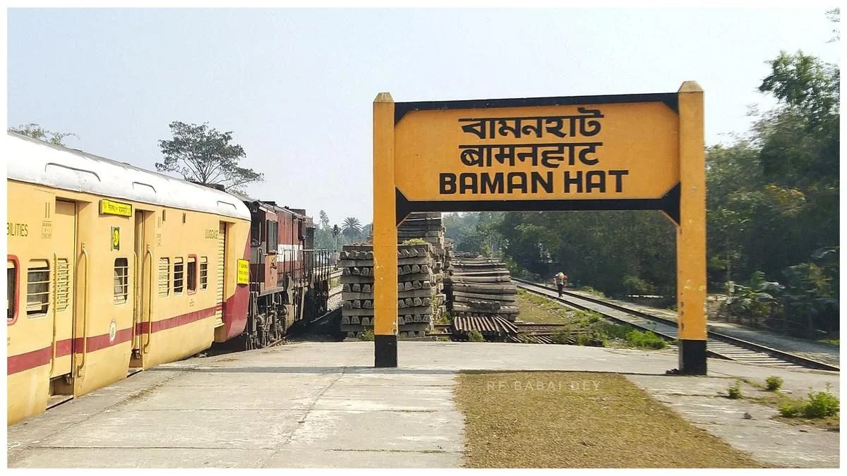 ট্রেনে সজোরে ধাক্কা মারল রেল ইঞ্জিন, আহত শিশু-সহ ৬